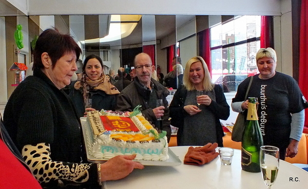 Taart voor buurthuis De Coninckplein