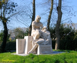 14-18-monument Oostduinkerke