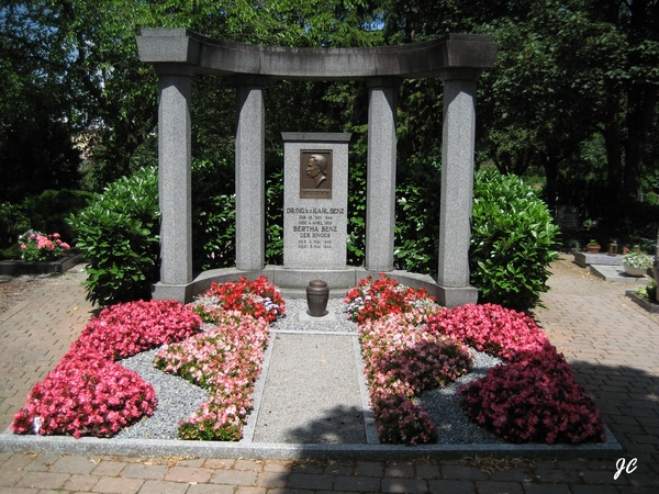grafmonument carl Benz