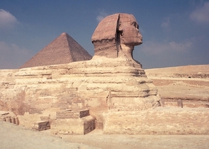 1b Gizeh_sfinx _ met Cheops piramide