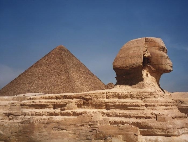 Sfinx & CHeops pyramide Gizeh (Egypte)