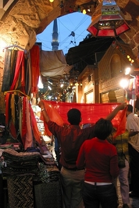 1a Cairo_Khan al-Khalili bazar _Koopman met stoffen