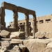 2a Karnak_Amon_tempel _Vier zuilen met gesloten lotusbloemen