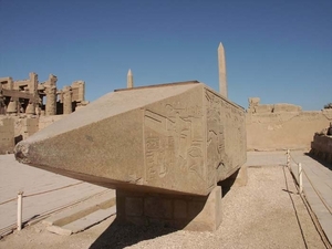 2a Karnak_obelisk met Amenophis III Cartouche