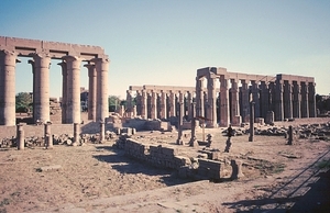 2a Luxor_tempel _kolonnade van Amenophis 3