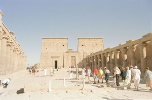 3_Philae-tempel_voorzicht