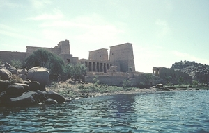 3_Philae_Isis_tempel__op afstand