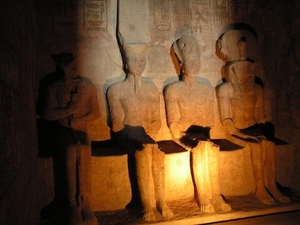 4_Abu Simbel_tempel van Nefertari_binnen