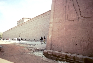 5_EDFU_Horus_tempel _reliefs zijmuren 1