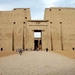 5_EDFU_Horus_tempel_Eerste pyloon - met reliëfs van farao Ptolem