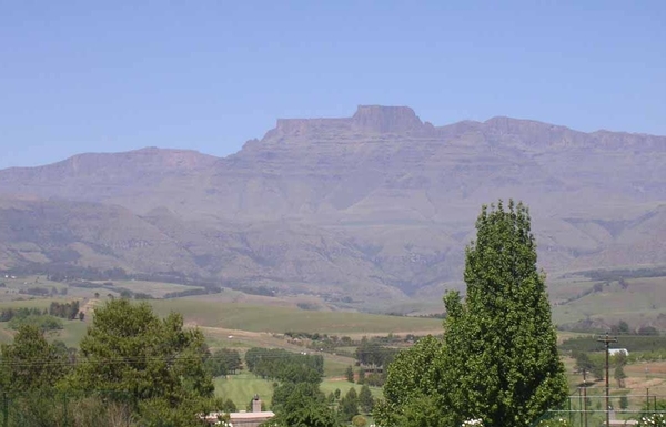 1b Het Drakensgebergte_200 km lange bergketen tussen Lesotho en Z