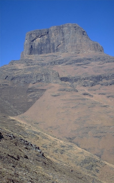 1b Het Drakensgebergte_de majestueuze Sentinel