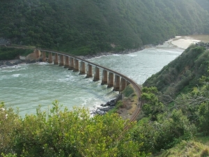 6c tuinroute_spoorwegbrug over de Kaaimans rivier tussen George e