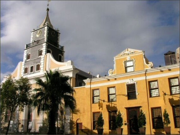 8 Kaapstad_Lutherse Kerk en Gold of Africa Museum in Strand Stree