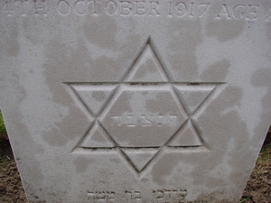 De Davidster op een Joodse grafsteen