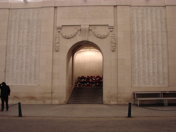 Ieper - Menen Poort - Monument voor de vermiste soldaten van het 