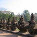 1AT Angkor Thom zuidpoort gezichten op rij