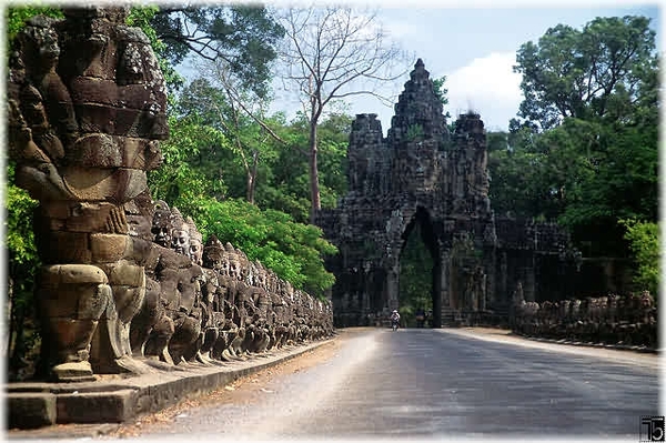 1AT Angkor Thom zuidpoort met gezichten