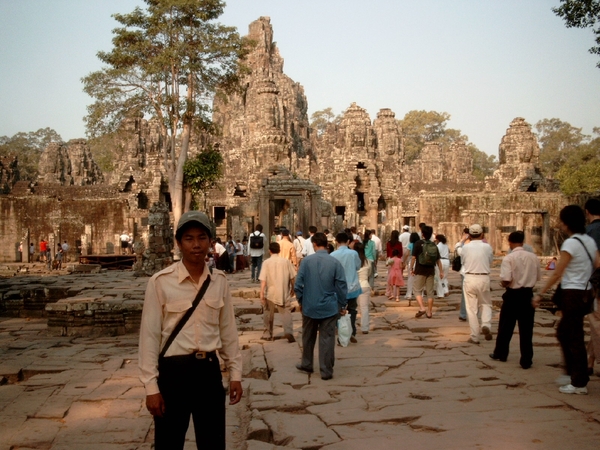 1AT SIMG1139 Naar Bayon met gids in Angkor Thom