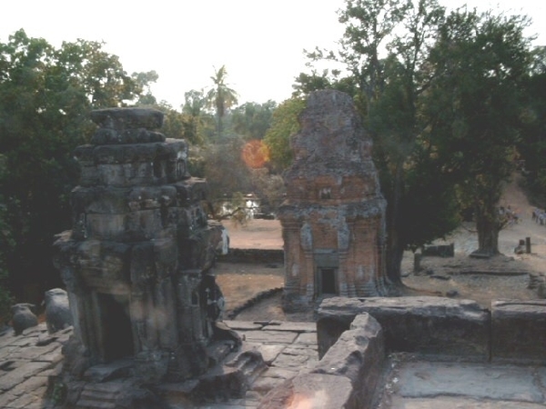 4SR BK SIMG1292 torentjes boven op tempel Bakong