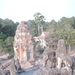 4SR BK SIMG1293 torentjes met beelden op tempel Bakong