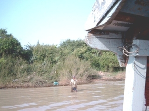 5TS SIMG1225 visser bij heenvaart Tonlé Sap meer