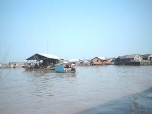 5TS SIMG1232 drijvende woningen Tonlé Sap meer