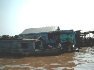 5TS SIMG1238 drijvende huisjes Tonlé Sap meer