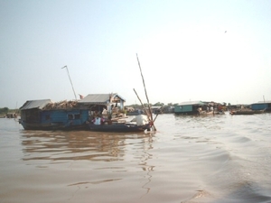 5TS SIMG1240 vervoerboot Tonlé sap meer