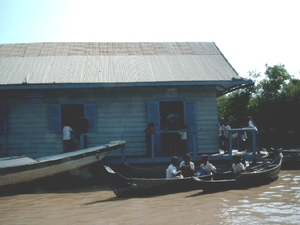 5TS SIMG1252 school Tonlé Sap meer
