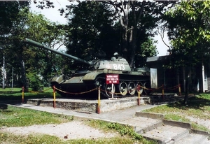 1SG I Saigon 1e Vietcong tank bij paleis