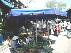 2HO SIMG1399 groentenmarkt Hoi an