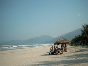 4HU SIMG1426 stand met wolkenpas op achtergrond Danang-Hué