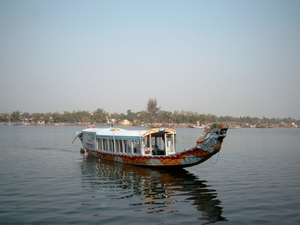 4HU SIMG1448 boot op parfum rivier