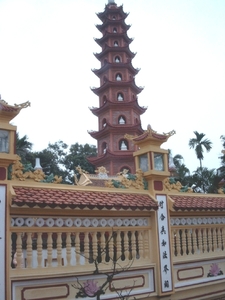 5HA SIMG1670 Pagode Tran Quoc bij westmeer Hanoi