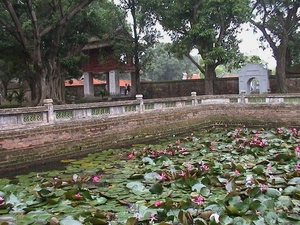 5HA2 I Hanoi  literatuurtempel vijver