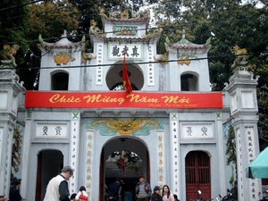 5HA2 SIMG1687 hoofdingang Quan Thanh tempel Hanoi