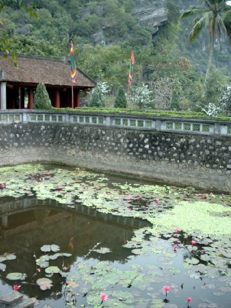 6YN SIMG1589 vijver bij pagode VD YEN