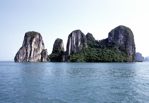 8HL I Halong Bay rotsen 5