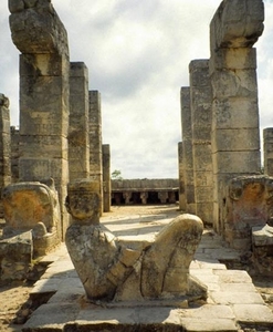 2a Chitzen Itza_tempel van de krijgers_Chac Mool beeld