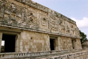 3a Uxmal_nonnenklooster_detail van Cuadrangulo de las Monjas 3