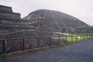 9b Teotihuacan_Tempel van Quetzalcóatl.