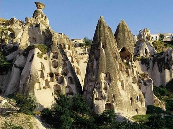 3 Cappadocië rotswoningen  in  kegelrotsen