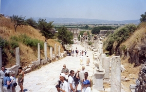 6 Efeze marmerstraat richting bibliotheek van Celsus