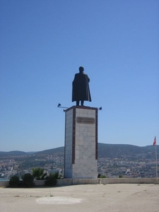6 Kusadasi  standbeeld  Ataturk