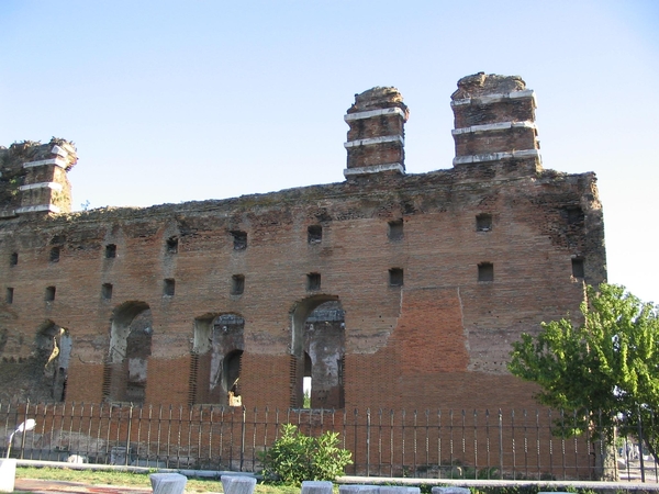 7 Pergamon omgeving  rode hall in Bergama-stad tempel van Egyptis