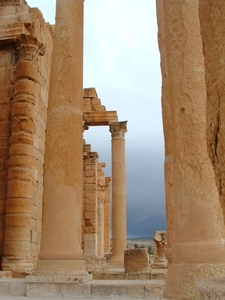 3a Sbeitla_Romeinse site Sufetula _Het forum_zuilen
