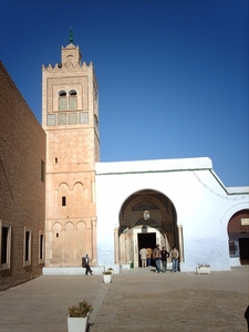 5a Kairouan_Sidi Sahbi_ moskee van de barbier_binnenkoer met mina