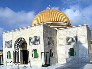 5d Monastir_mausoleum Bourguiba_gouden koepel hoofdgebouw