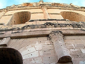 6a  El Djem_amfitheater__buitenmuren _ halfzuilen met Corintische